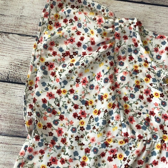 Gap Floral Print Sleeveless Flutter Top Size S - Picture 3 of 5